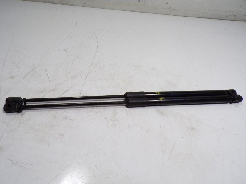 Recambio de amortiguadores maletero / porton para skoda yeti 1.2 tsi referencia OEM IAM 5L6827550A 5L6827550A 