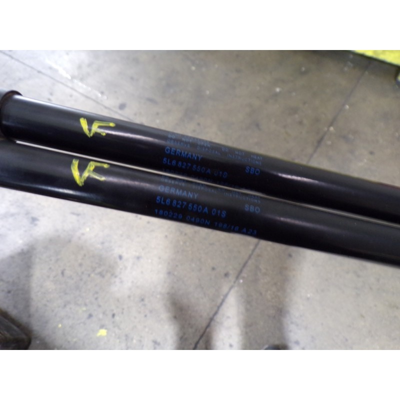Recambio de amortiguadores maletero / porton para skoda yeti 1.2 tsi referencia OEM IAM 5L6827550A 5L6827550A 