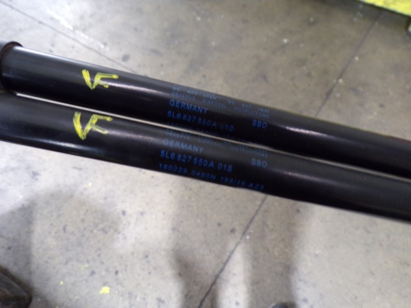 Recambio de amortiguadores maletero / porton para skoda yeti 1.2 tsi referencia OEM IAM 5L6827550A 5L6827550A 