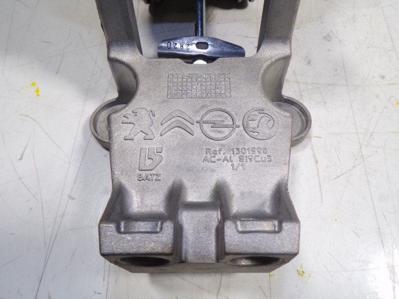 Recambio de palanca freno de mano para toyota proace city 1.5 dci referencia OEM IAM  9813931977 