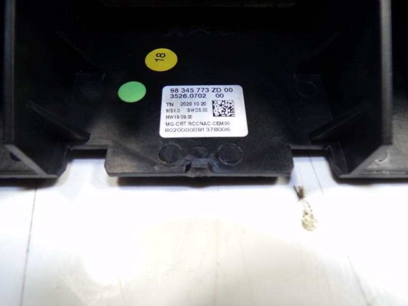 Recambio de pantalla multifuncion para toyota proace city 1.5 dci referencia OEM IAM  98345773ZD 