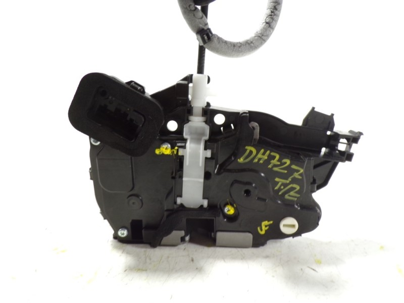 Recambio de cerradura puerta trasera izquierda para volkswagen polo 1.0 tsi referencia OEM IAM 10A839015 10A839015 