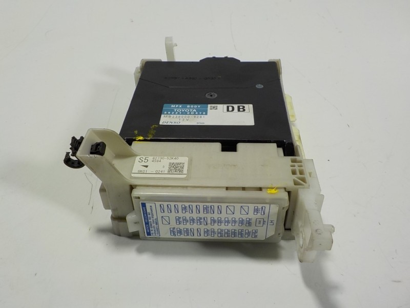 Recambio de caja reles / fusibles para toyota yaris hybrid active referencia OEM IAM 892200D290 892210D470 MB2380009281