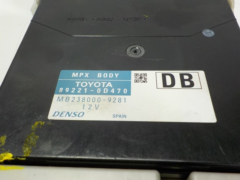 Recambio de caja reles / fusibles para toyota yaris hybrid active referencia OEM IAM 892200D290 892210D470 MB2380009281