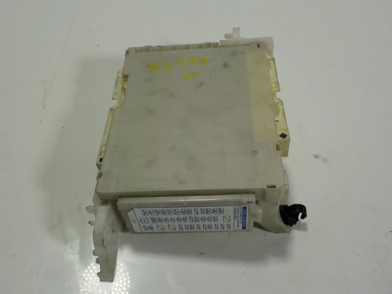 Recambio de caja reles / fusibles para toyota yaris hybrid active referencia OEM IAM 892200D290 892210D470 MB2380009281