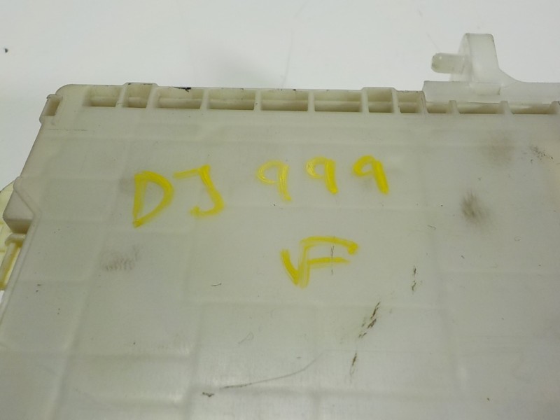 Recambio de caja reles / fusibles para toyota yaris hybrid active referencia OEM IAM 892200D290 892210D470 MB2380009281