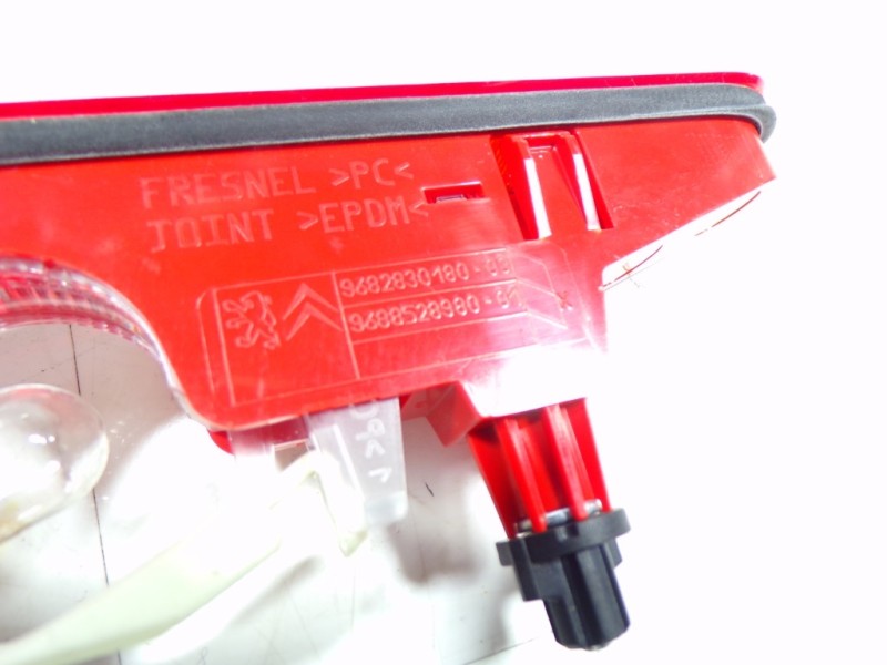 Recambio de piloto trasero central para toyota proace city 1.5 dci referencia OEM IAM  9682830180 