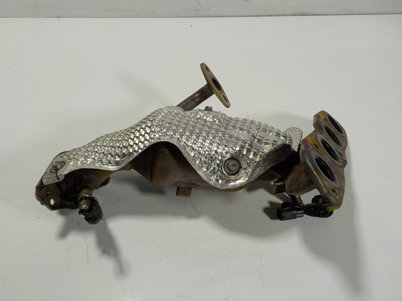 Recambio de catalizador para toyota yaris hybrid active referencia OEM IAM 1714021110 21110 