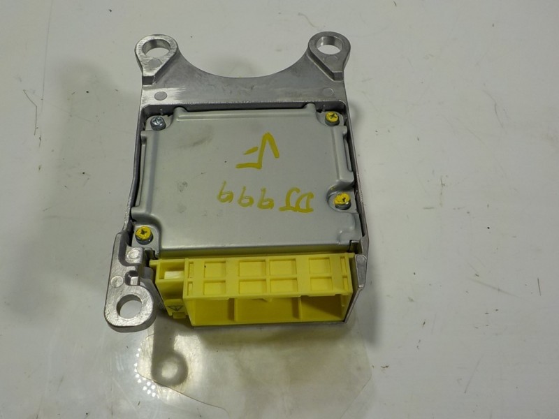 Recambio de centralita airbag para toyota yaris hybrid active referencia OEM IAM 891700D770 891700D770 2310009940