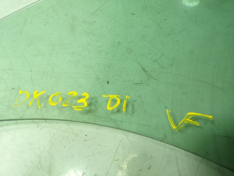 Recambio de cristal puerta delantero izquierdo para peugeot 308 sw 1.6 blue-hdi fap referencia OEM IAM 9677867880  