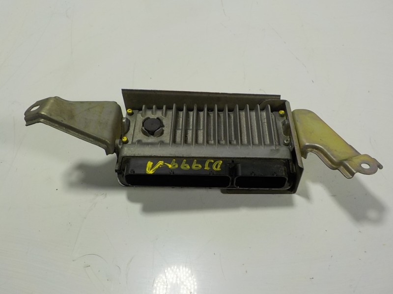 Recambio de centralita motor uce para toyota yaris hybrid active referencia OEM IAM 896610DT20 896610DT20 MB2756002781