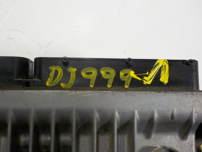 Recambio de centralita motor uce para toyota yaris hybrid active referencia OEM IAM 896610DT20 896610DT20 MB2756002781