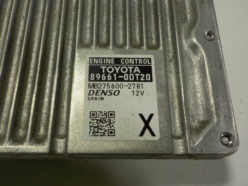 Recambio de centralita motor uce para toyota yaris hybrid active referencia OEM IAM 896610DT20 896610DT20 MB2756002781
