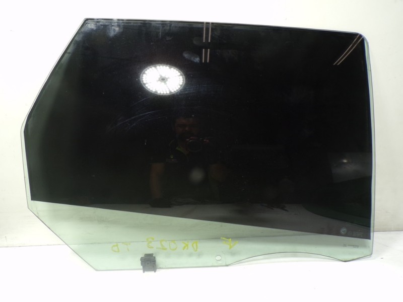 Recambio de cristal puerta trasero derecho para peugeot 308 sw 1.6 blue-hdi fap referencia OEM IAM 9801011180  
