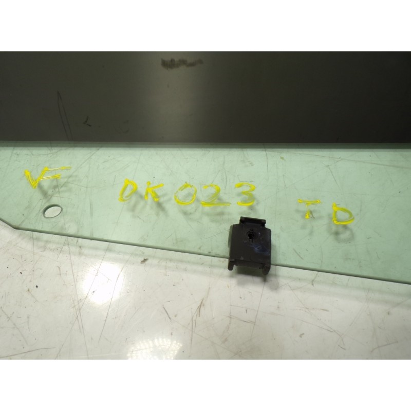 Recambio de cristal puerta trasero derecho para peugeot 308 sw 1.6 blue-hdi fap referencia OEM IAM 9801011180  