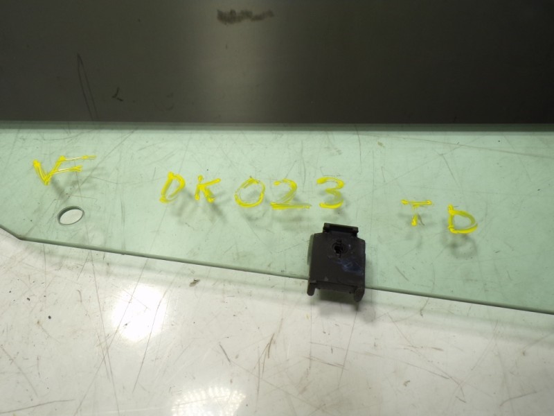 Recambio de cristal puerta trasero derecho para peugeot 308 sw 1.6 blue-hdi fap referencia OEM IAM 9801011180  