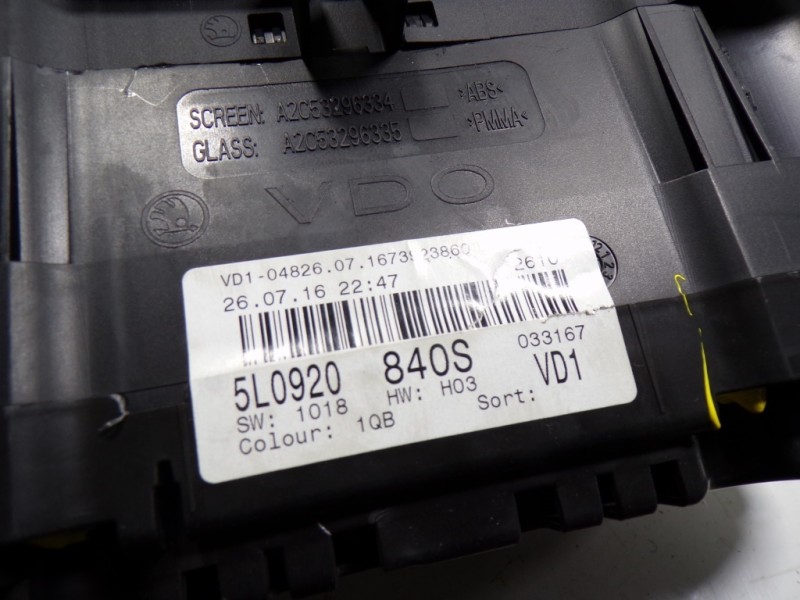 Recambio de cuadro instrumentos para skoda yeti 1.2 tsi referencia OEM IAM 5L0920840S1QB 5L0920840S 