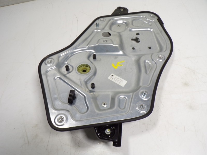 Recambio de elevalunas delantero derecho para skoda yeti 1.2 tsi referencia OEM IAM 5L0837462 5L0837402A 