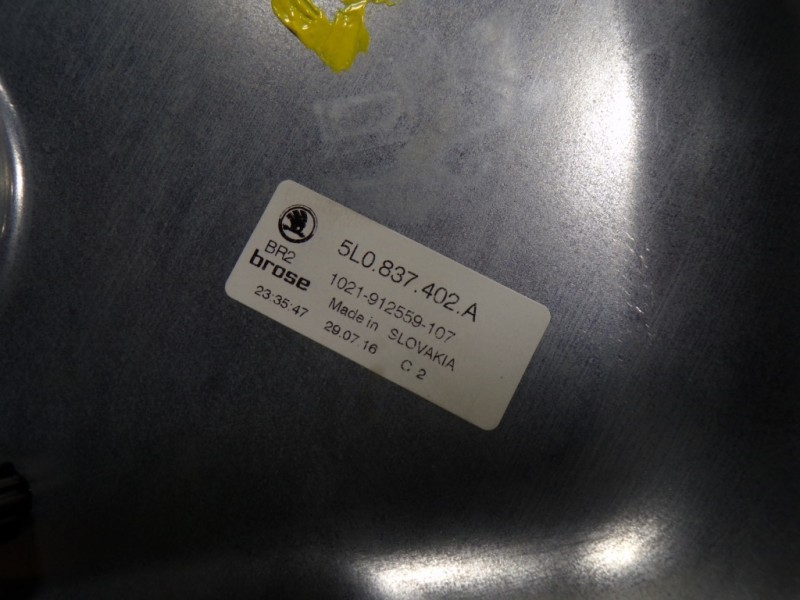 Recambio de elevalunas delantero derecho para skoda yeti 1.2 tsi referencia OEM IAM 5L0837462 5L0837402A 