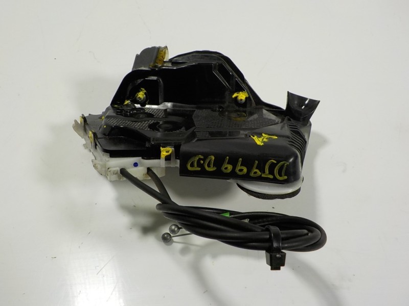 Recambio de cerradura puerta delantera derecha para toyota yaris hybrid active referencia OEM IAM 690300D540 U311130F1 161006