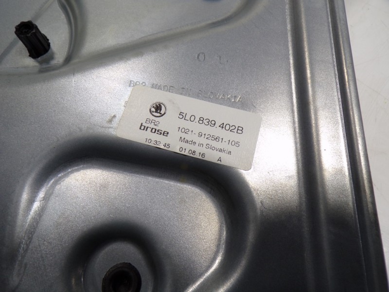 Recambio de elevalunas trasero derecho para skoda yeti 1.2 tsi referencia OEM IAM 5L0839462A 5L0839402B 