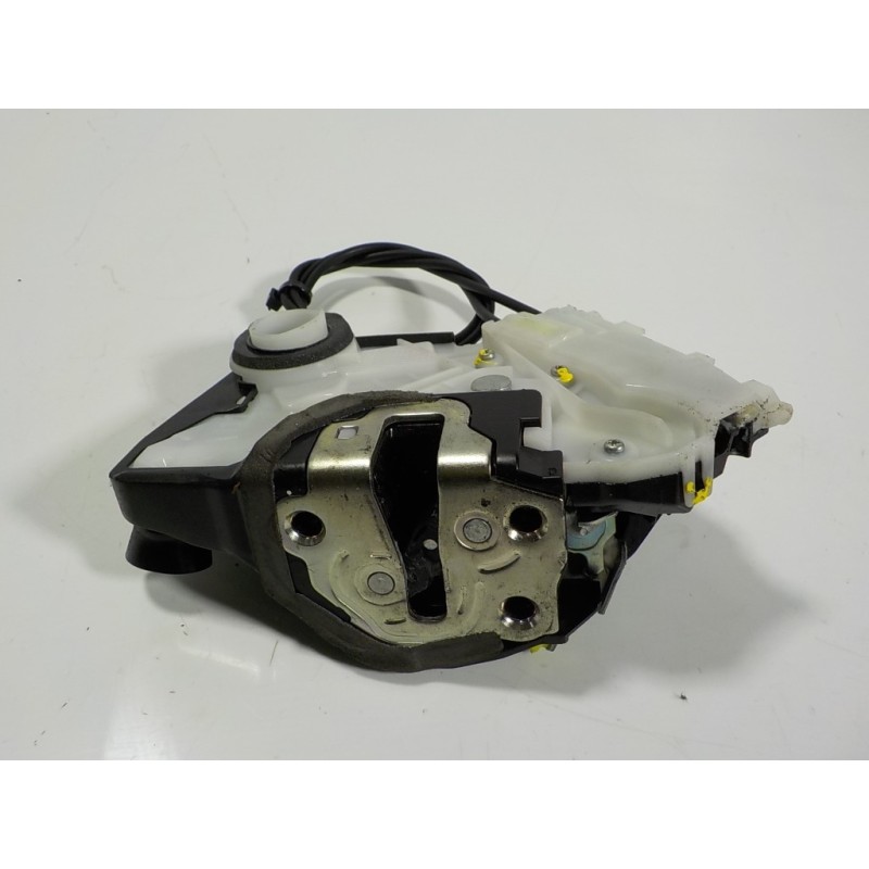 Recambio de cerradura puerta delantera izquierda para toyota yaris hybrid active referencia OEM IAM 690400D520 T4311140F1 161021