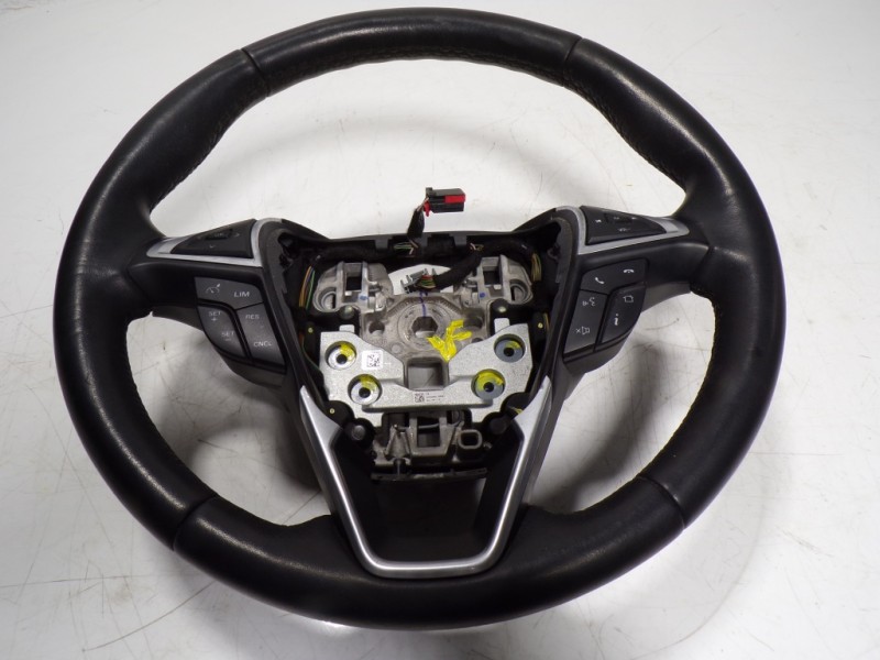 Recambio de volante para ford mondeo lim. 1.5 tdci cat referencia OEM IAM 2058103 DS733600 