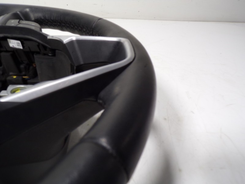 Recambio de volante para ford mondeo lim. 1.5 tdci cat referencia OEM IAM 2058103 DS733600 