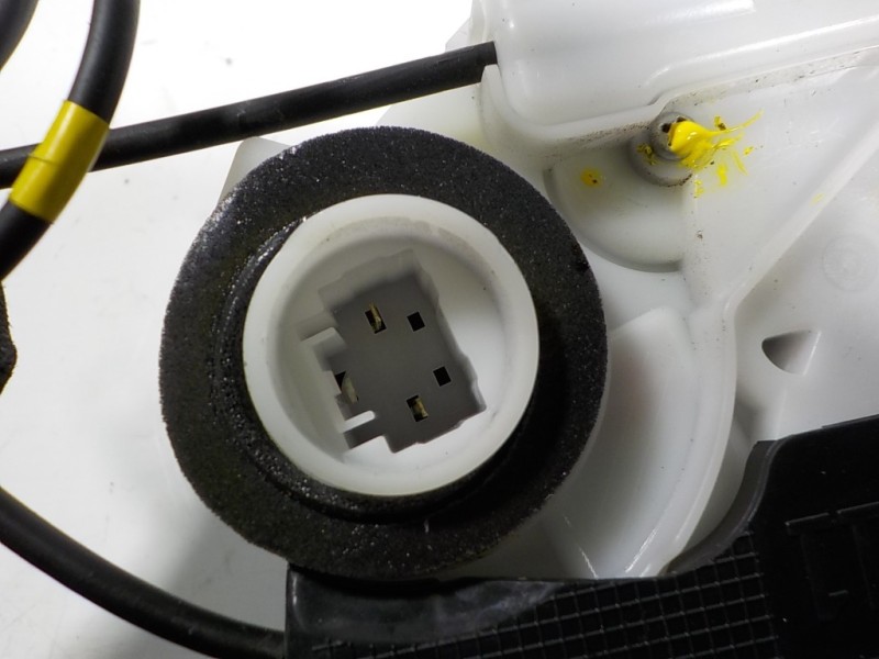 Recambio de cerradura puerta trasera izquierda para toyota yaris hybrid active referencia OEM IAM 690600D310 U2014120F1 161019