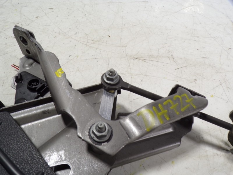 Recambio de palanca freno de mano para volkswagen polo 1.0 tsi referencia OEM IAM 2Q0711303C  