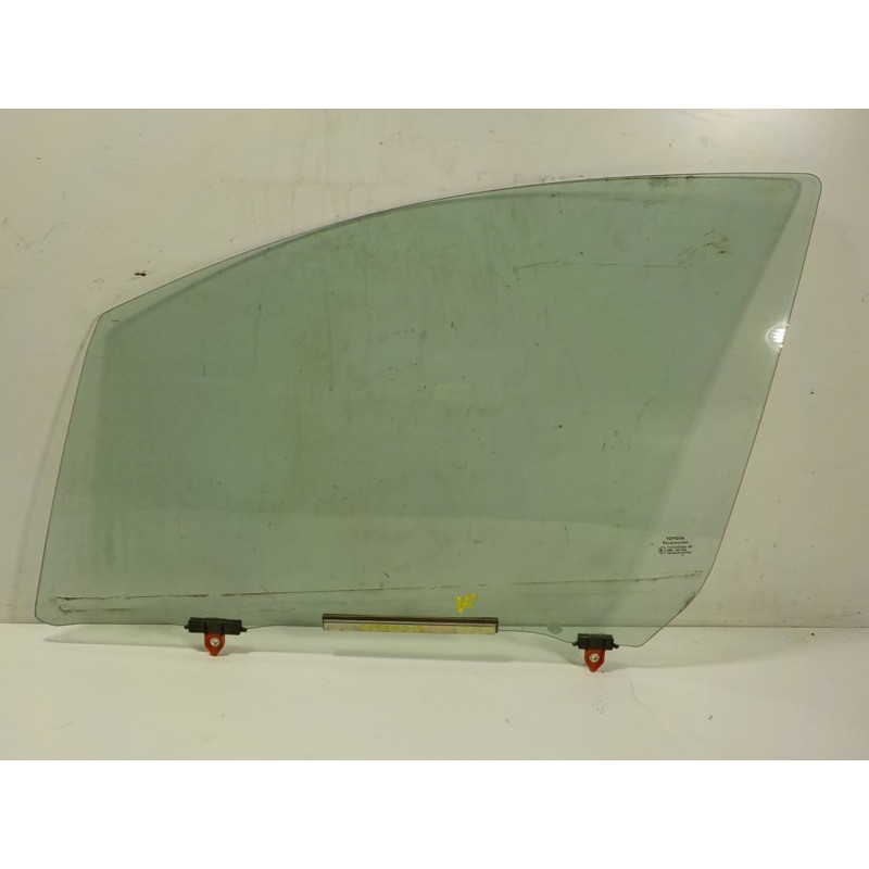 Recambio de cristal puerta delantero izquierdo para toyota yaris hybrid active referencia OEM IAM 681100D191  