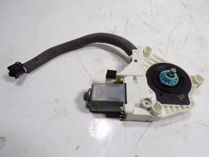 Recambio de motor elevalunas delantero izquierdo para skoda yeti 1.2 tsi referencia OEM IAM 8K0959811A 8K0959811A 