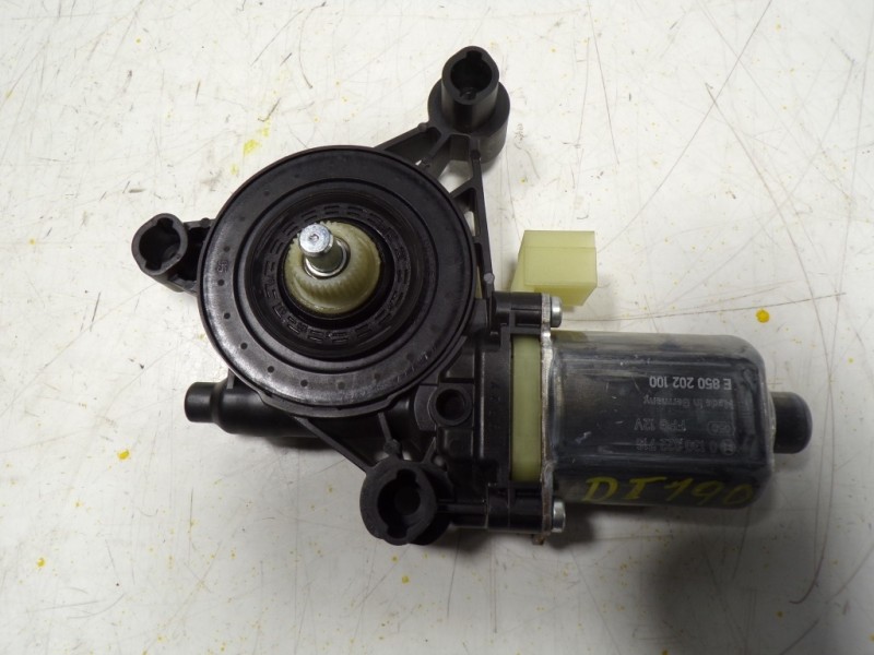 Recambio de motor elevalunas delantero derecho para seat leon (5f1) reference referencia OEM IAM 5Q0959802B 5Q0959802B 013082271