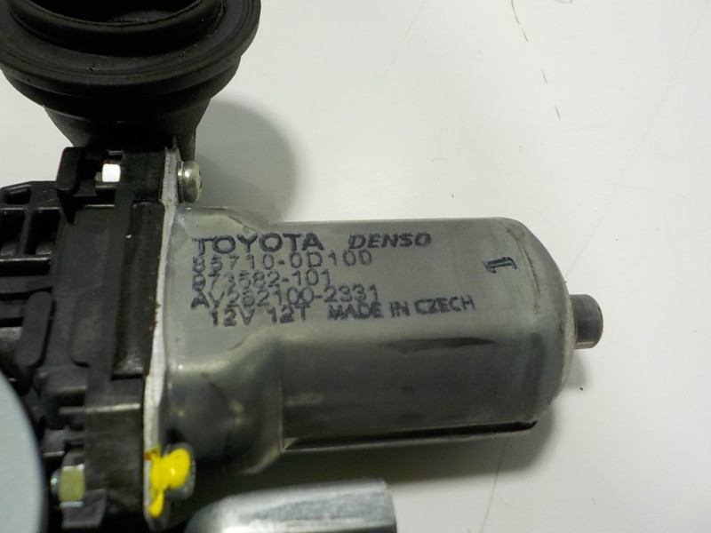 Recambio de elevalunas delantero derecho para toyota yaris hybrid active referencia OEM IAM 698100D300 857100D100 AV2621002331