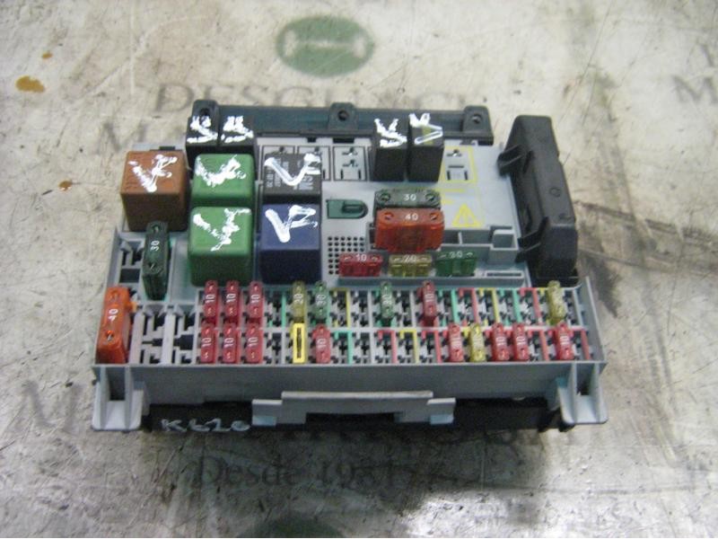 Recambio de caja reles / fusibles para opel vectra b berlina 2.0 dti referencia OEM IAM   