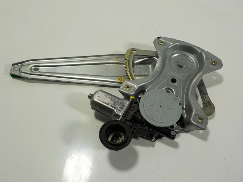 Recambio de elevalunas trasero izquierdo para toyota yaris hybrid active referencia OEM IAM 698400D220 857100D100 AV262100