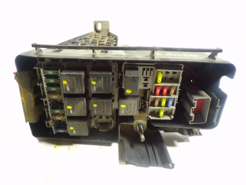 Recambio de caja reles / fusibles para volvo xc90 2.4 diesel cat referencia OEM IAM 8690698 30728132 