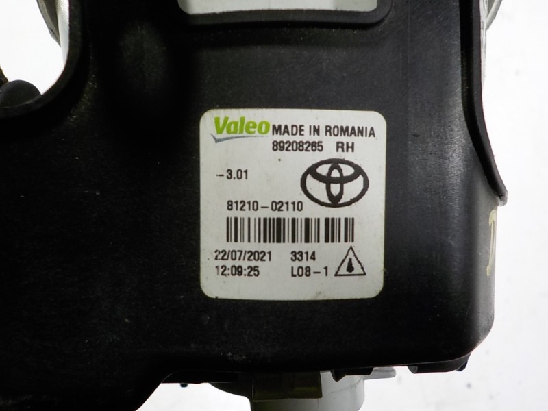 Recambio de faro antiniebla derecho para toyota yaris hybrid active referencia OEM IAM 8121002110 8121002110 89208265