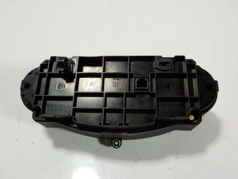 Recambio de mando climatizador para toyota yaris hybrid active referencia OEM IAM 559000D800C1 559000D800 