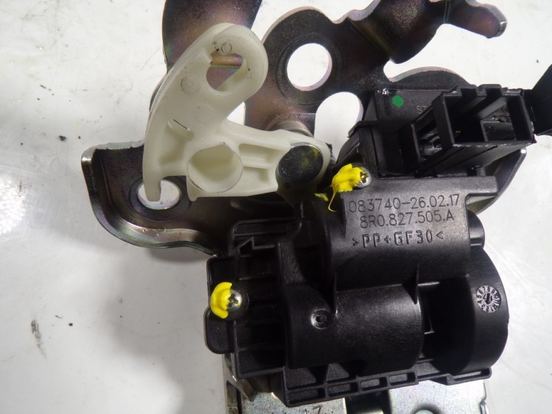 Recambio de cerradura maletero / porton para skoda fabia 1.0 mpi referencia OEM IAM 8R0827505A 8R0827505A 