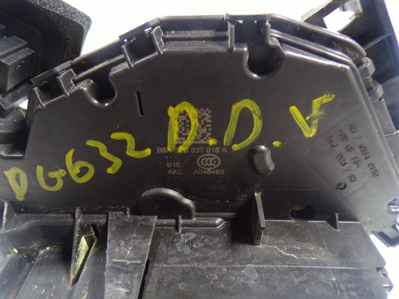 Recambio de cerradura puerta delantera derecha para skoda fabia 1.0 mpi referencia OEM IAM 5TB837016A 5TB837016A 