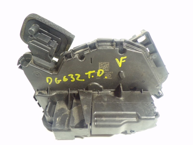 Recambio de cerradura puerta trasera derecha para skoda fabia 1.0 mpi referencia OEM IAM 5G4839016D 5TA839016E 