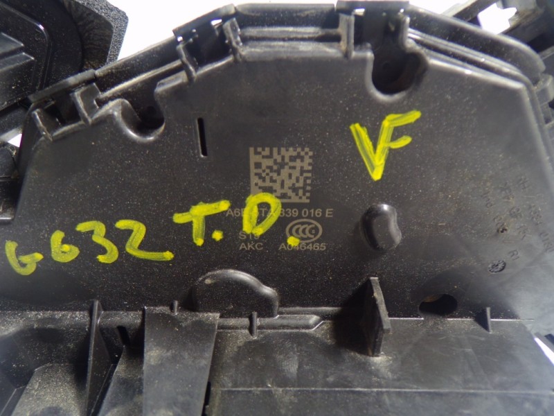 Recambio de cerradura puerta trasera derecha para skoda fabia 1.0 mpi referencia OEM IAM 5G4839016D 5TA839016E 