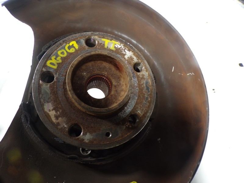 Recambio de mangueta trasera izquierda para volvo xc90 2.4 diesel cat referencia OEM IAM 31277991  