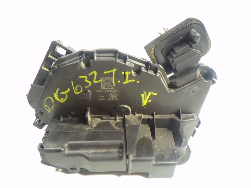 Recambio de cerradura puerta trasera izquierda para skoda fabia 1.0 mpi referencia OEM IAM 5G4839015D A5E5TA839015E 