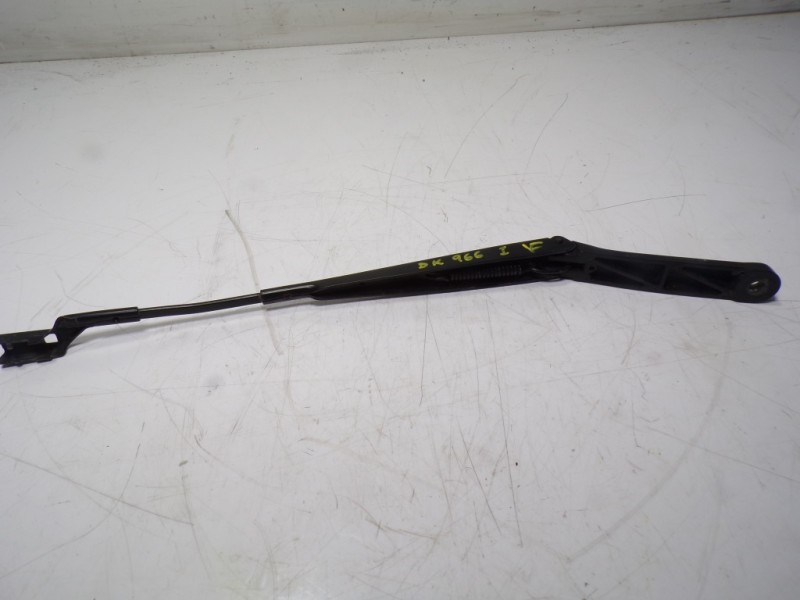 Recambio de brazo limpia delantero izquierdo para skoda rapid 1.6 tdi dpf referencia OEM IAM 5JB955409  