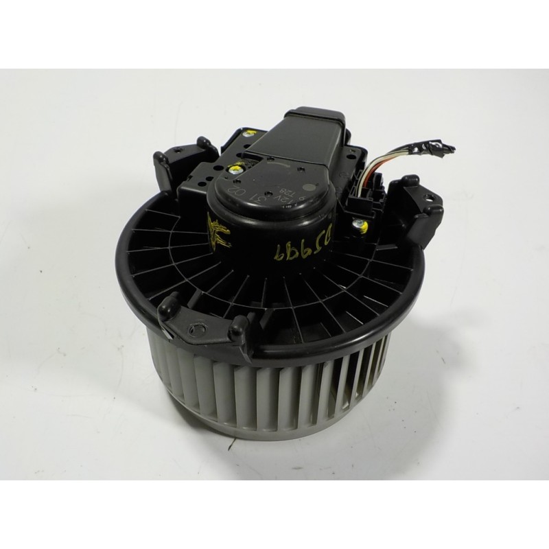 Recambio de motor calefaccion para toyota yaris hybrid active referencia OEM IAM 871030D220  