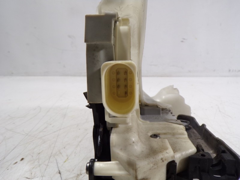 Recambio de cerradura puerta delantera izquierda para audi a3 sportback (8va) 1.6 tdi referencia OEM IAM 8X1837015  