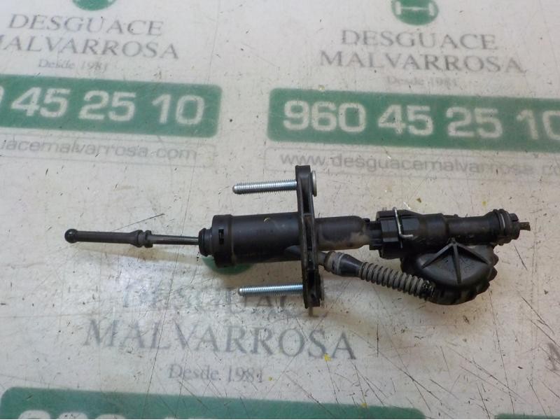 Recambio de bomba embrague para opel astra j lim. selective referencia OEM IAM 55561915 55561915 