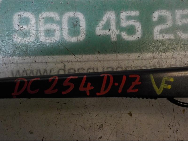 Recambio de brazo limpia delantero izquierdo para opel astra j lim. selective referencia OEM IAM 13289888  